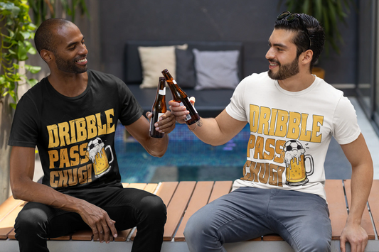 Dribble Pass Chug Shirt – Oversized Fußball-Look | Futbol Style Futbol-Style e.U