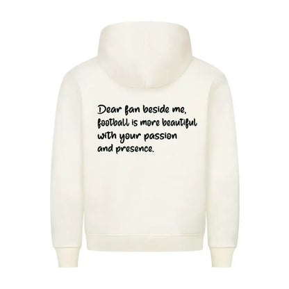 Fußball_Premium_Hoodie: Naturfarbener Hoodie mit gefühlvollem Fußball-Zitat vorn und Rückentext für Fans – stylisch & emotional