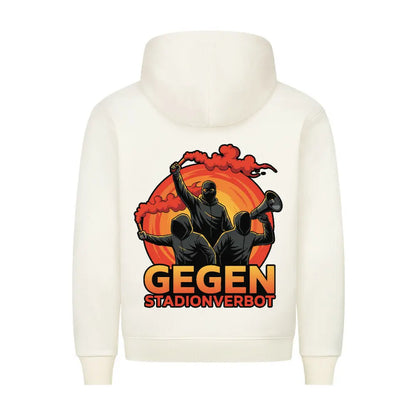 Hooligan Ultra Hoodie: Beigefarbener Hoodie mit auffälligem Rückenmotiv: drei vermummte Ultras, Bengalo, Megafon und Statement „Gegen Stadionverbot“ vor Sonnenuntergang