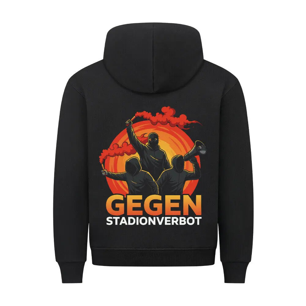 Hooligan Ultra Hoodie: Schwarzer Hoodie mit kontrastreichem Rückenprint: vermummte Fans mit Bengalo, Megafon und „Gegen Stadionverbot“-Schriftzug vor orangem Sonnenuntergang