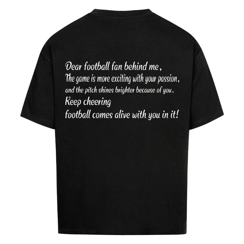 Custom Football Shirt: Schwarzes oversized Shirt mit weißem Backprint „Dear football fan behind me, The game is more exciting with your passion and presence…“