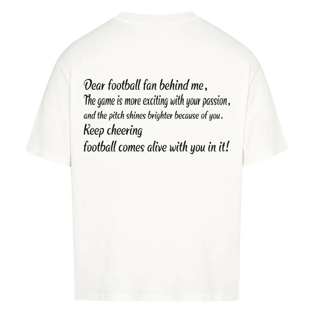 Custom Football Shirt: Weißes oversized Shirt mit schwarzem Backprint „Dear football fan behind me, The game is more exciting with your passion and presence…“