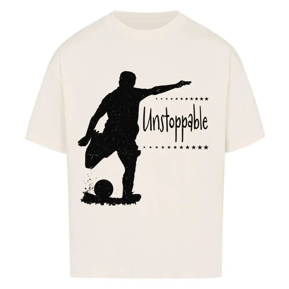 Unstoppable Football Oversized T-Shirt: Beigefarbenes oversized Shirt mit schwarzem Frontprint: Fußballspieler und dem Schriftzug „Unstoppable“.