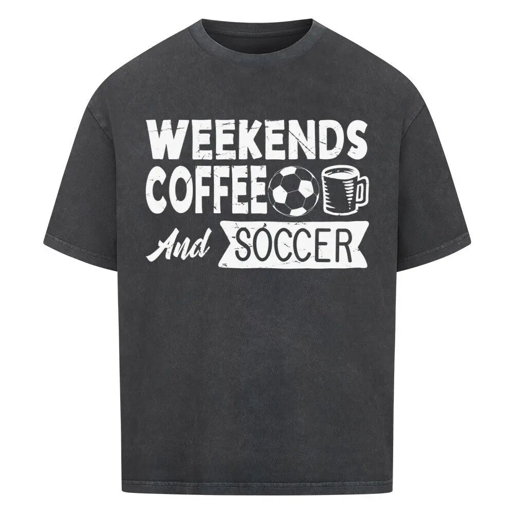 Oversized Coffee Shirts: Verwaschen schwarzes Oversized-Shirt mit Frontprint in Weiß: „Weekends Coffee and Soccer“ mit passendem Symbol-Look 