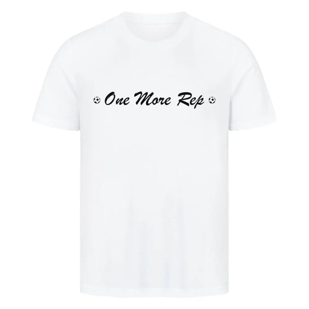 Premium One More Rep Shirt: Weißes T-Shirt mit schwarzem Schriftzug „⚽ One More Rep ⚽“ auf der Brust.