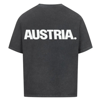Oversized Fußball-Fanshirt der österreichischen Nationalmannschaft in ausgewaschener schwarzer Optik im modernen Streetwear-Stil für einen lässigen und sportlichen Look.