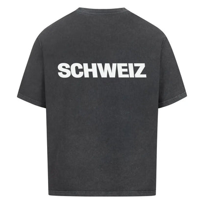 Oversized Fußball-Fanshirt der Schweizer Nationalmannschaft in ausgewaschener schwarzer Optik im modernen Streetwear-Stil für einen lässigen und sportlichen Look.