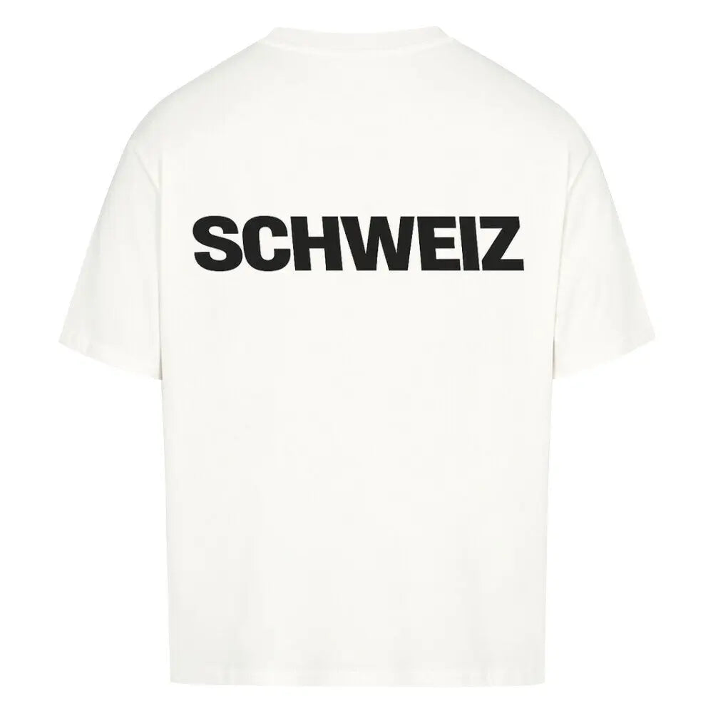 Oversized Fußball-Fanshirt der Schweizer Nationalmannschaft in Weiß mit modernem Streetwear-Fit für einen lässigen und sportlichen Look.